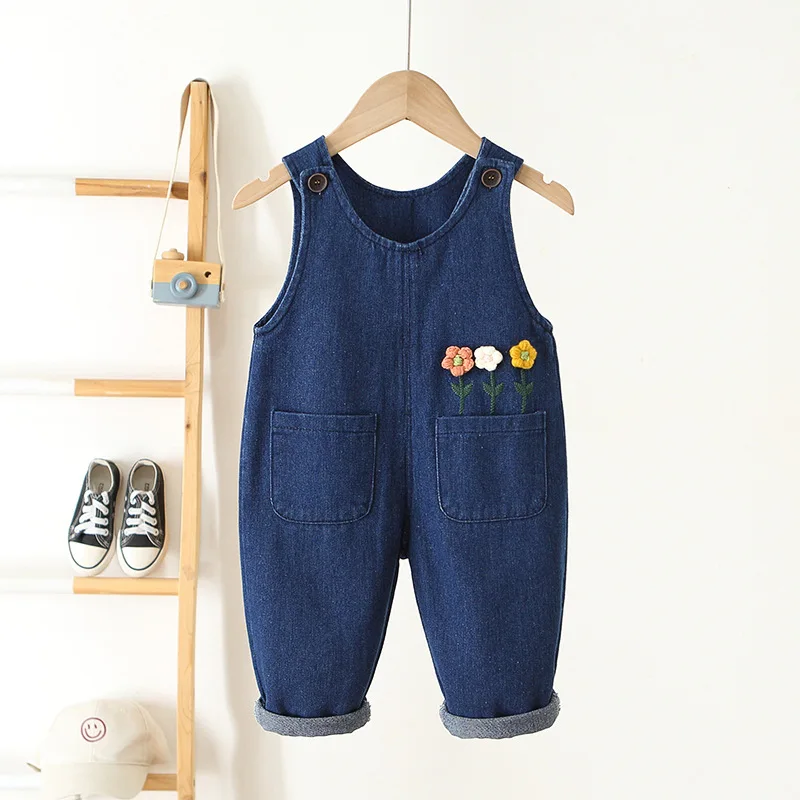 Детский джинсовый комбинезон с цветочным принтом свободного покроя
