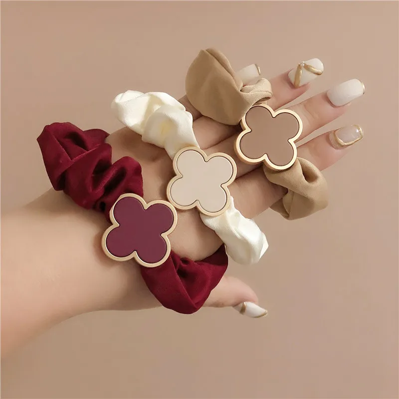 

Ins Hot Metal Letters Clover Scrunchies Hair Ring Tie Rope Mini Ponytail Holders Hairbands Korean Hair Decorations for Girls