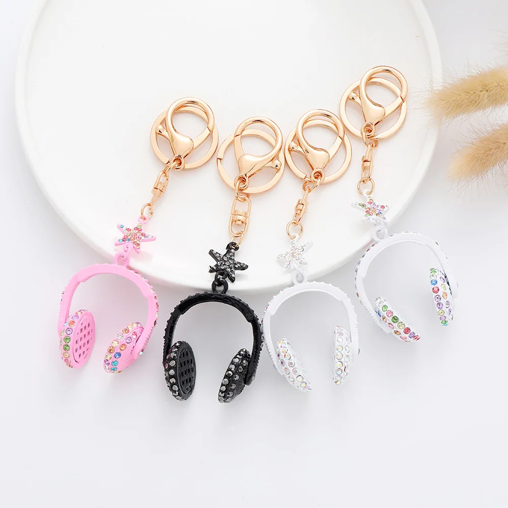 

Creative Metal Car Ornament Small Gift Buckle Spray-painted Earphones With Diamonds Cute Bag Pendant Keychain