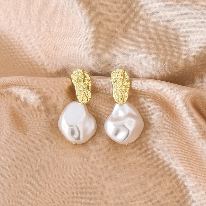 

ARADOO Titanium Steel Plated 18K Gold Baroque Pearl Vintage Light Luxury Earrings