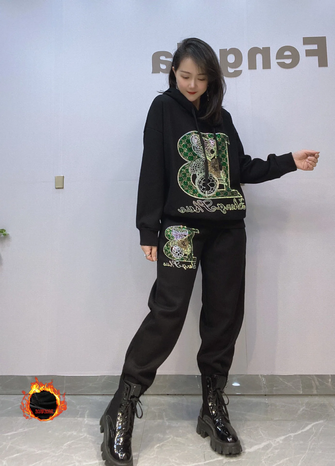 Рисунок 3 - Женский трикотажный комплект из двух предметов