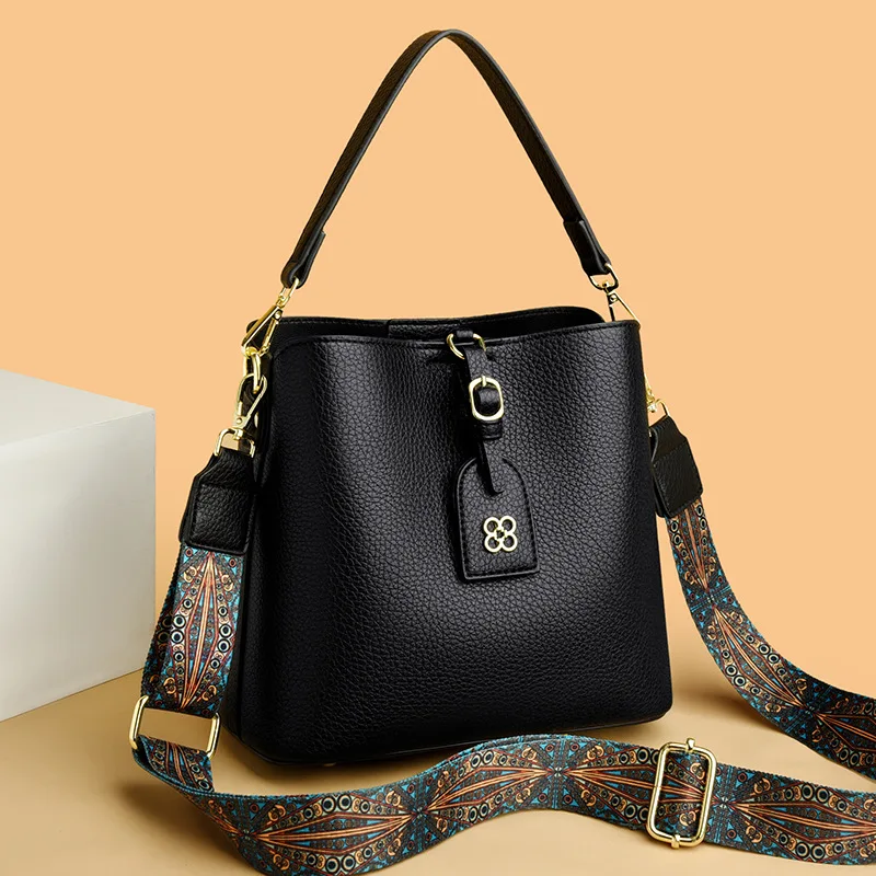 

2023 Women's Stylish and Versatile Bucket Bag with Large Capacity, Ideal for Commuting, Featuring Handheld and Crossbody Options