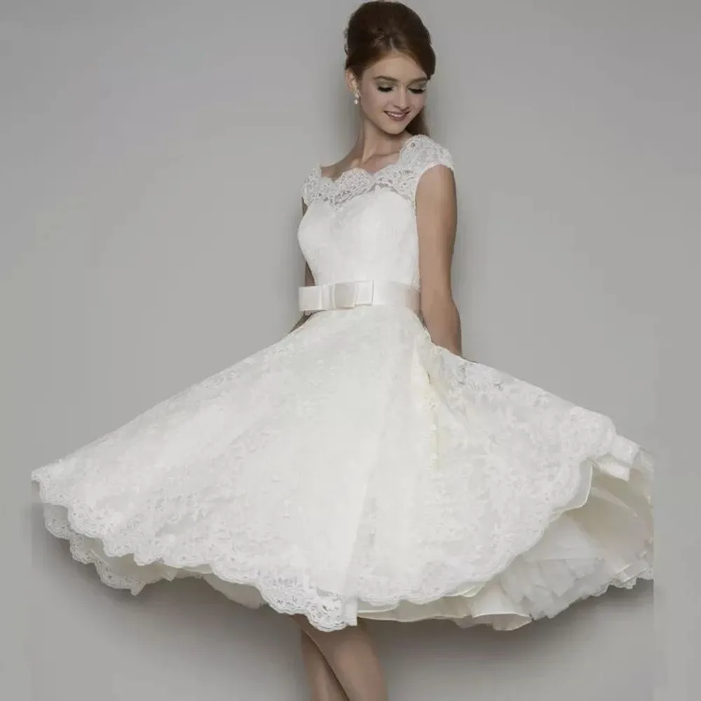 

Short Beach Wedding Dresses White A Line Bateau Lace Applique Bridal Gowns Summer Dress Button Wedding Gowns Custom Made