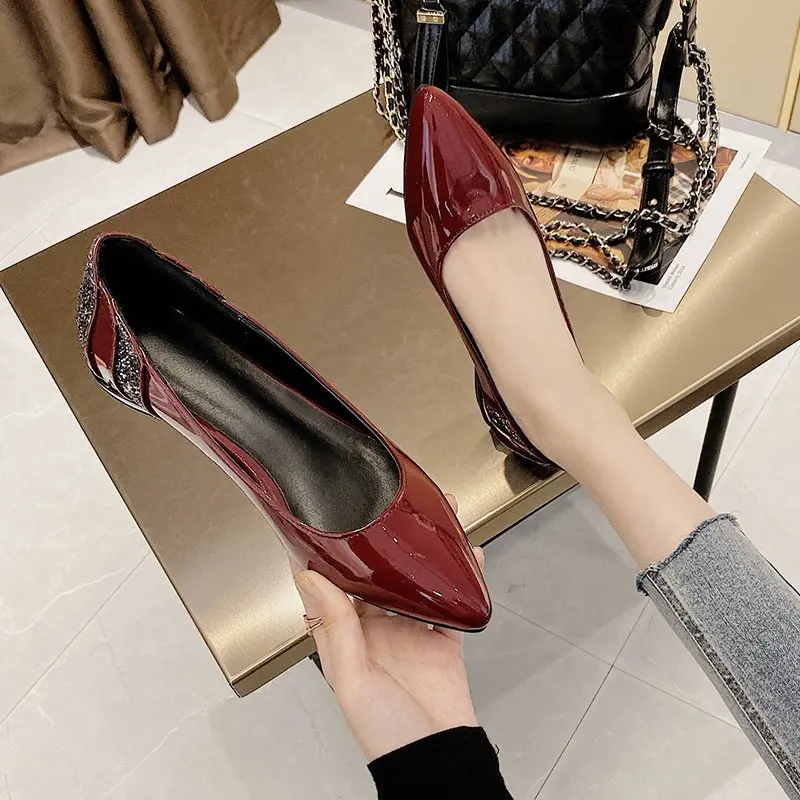

Spring New Women's Shoes Fashion All-match Low-heeled Leather Shoes Elegant and Comfortable Professional Wear Women's Shoes