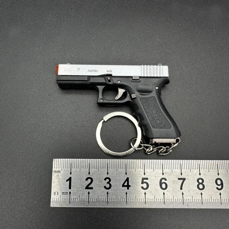 Фото Новая мини-пистолет G17 в штучной упаковке 1:3, модель полусплавного брелка, съемная декомпрессионная игрушка, 5 пулей, всплывающий мужской подарок №4