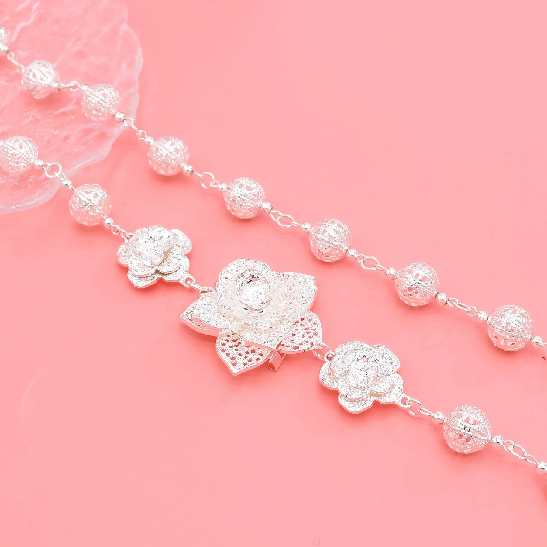 Женская цепочка на плечо с вырезами в этническом стиле