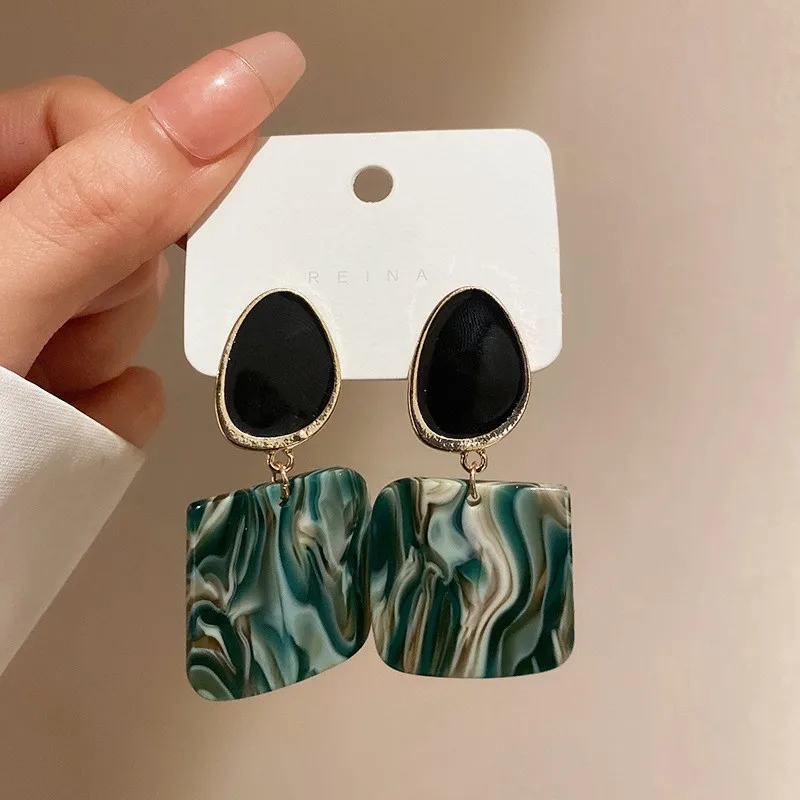 

French Vintage Acrylic High-end Dangle Earrings for Women Fashion Personality Alloy Geometric Pendant Earrings Simple Jewelry