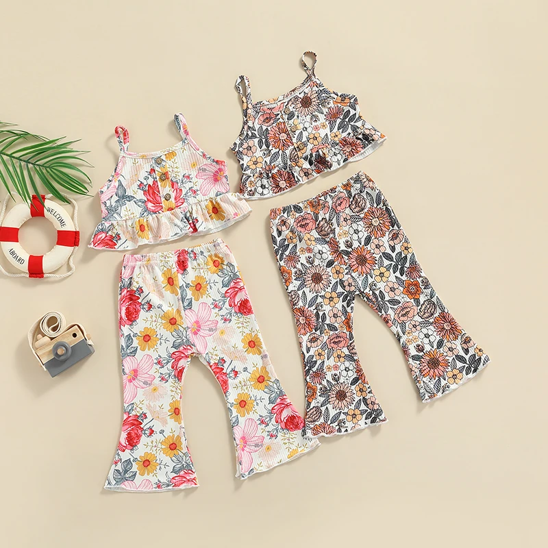 

Детский костюм из двух предметов, кофта с оборками и расклешенные брюки с цветочным принтом