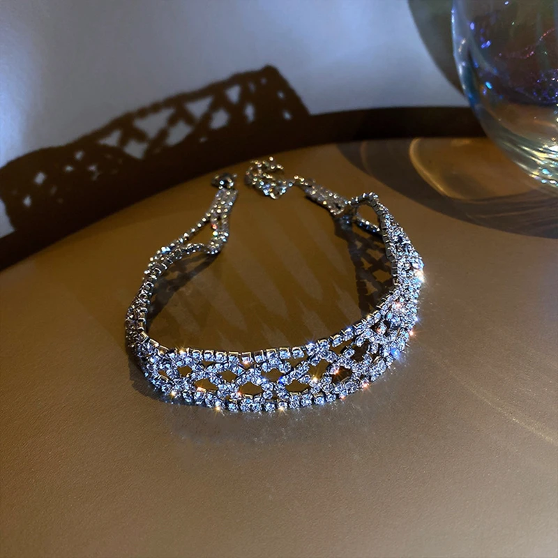 

Luxury Hollow Rhinestone Embellished Choker Necklace For Women Shiny Bright Fashion Jewelry Party Necklace