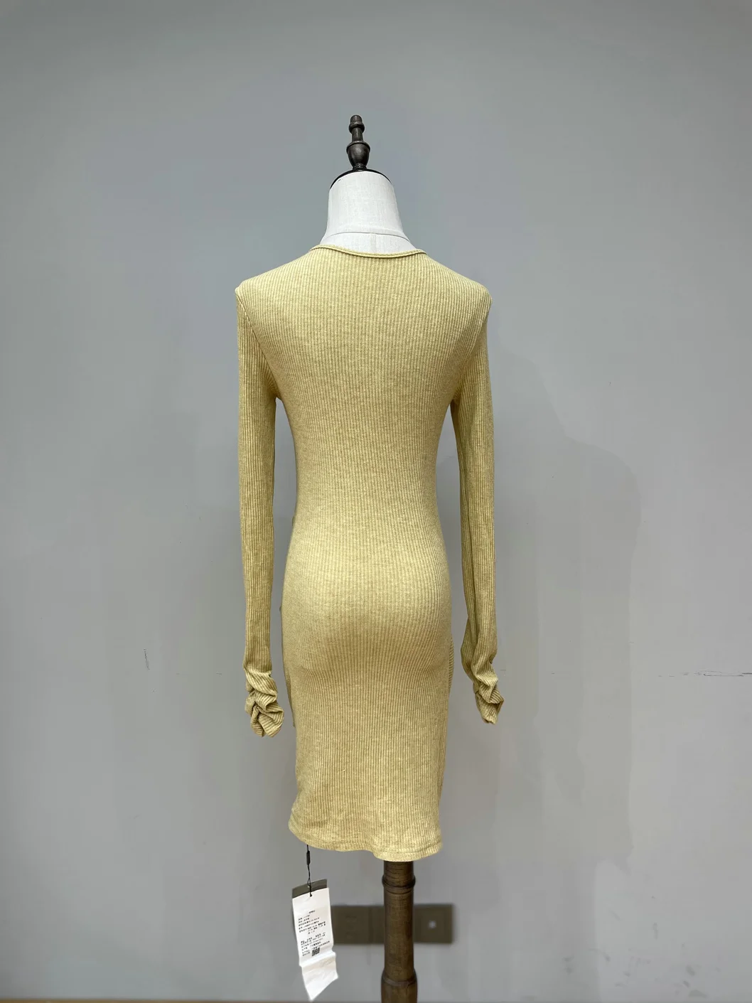 Зима 2024 новое шоу фигурка Royal Sister Sense вязаное платье-футляр с v-образным вырезом и