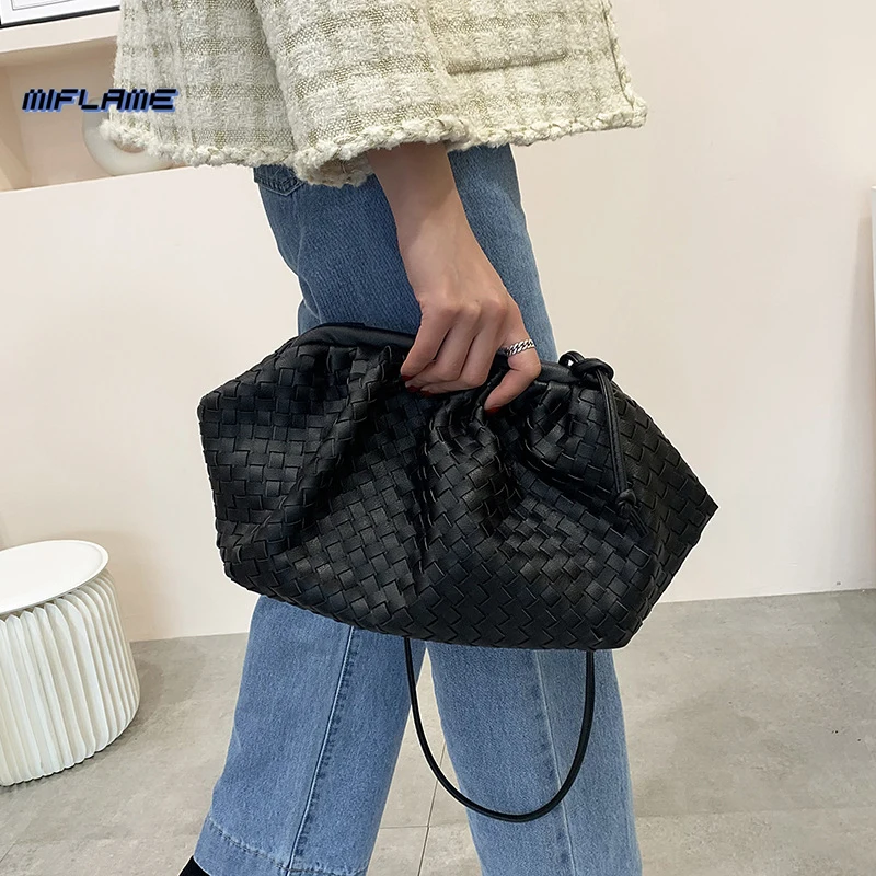 

Women Simple Dumplings Handbag Designer Retro Fashion Cloud Female Crossbody Shoulder Bag Tide Messenger Bag Clutch Bag 2022