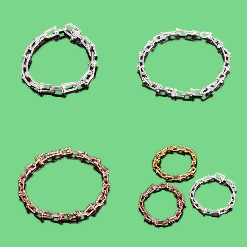 Женский браслет в форме подковы