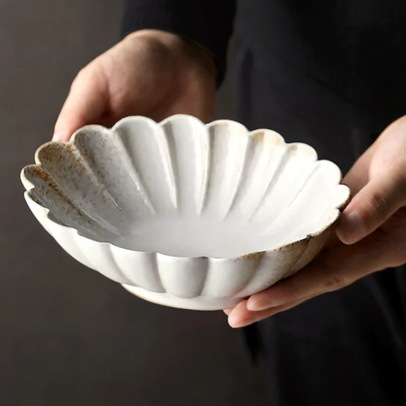 

Японская керамическая Ретро лепестковая чаша ручной работы, креативная посуда, бытовая миска для супа и лапши, столовая посуда для дома, рес...