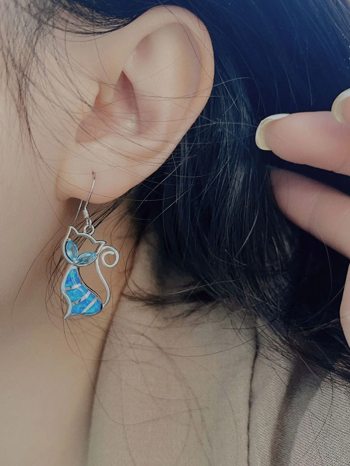 

New S925 Sterling Silver Premium Cat Ear Studs for Female Minority Design Fashion Cool Spicy Girl Earrings Fashion Versatile