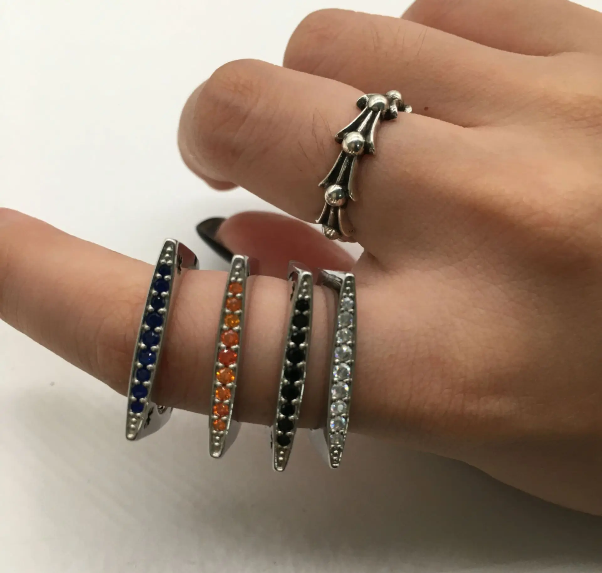 

Square cross flower smooth face set zircon couple ring