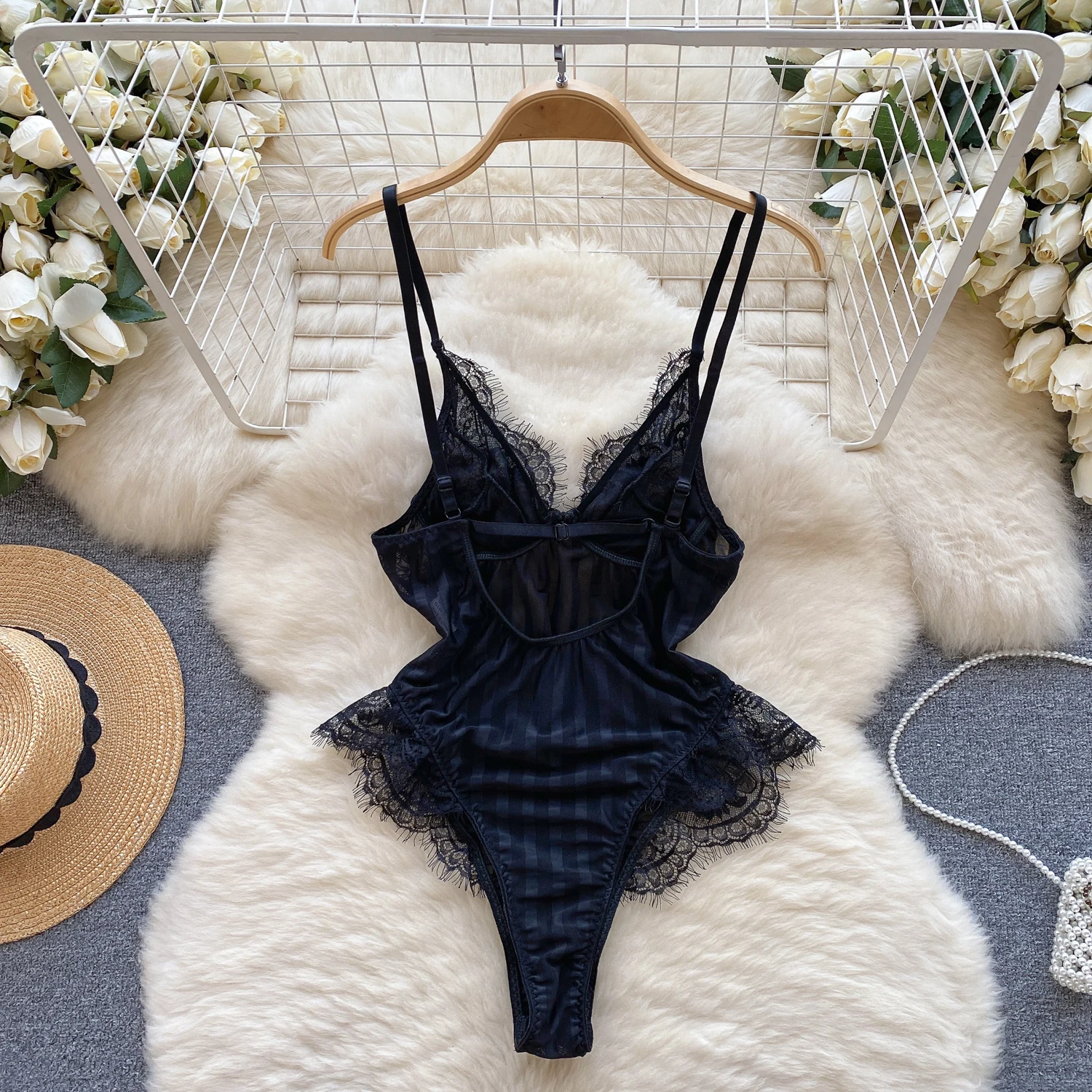 Женское облегающее боди с цветочным узором