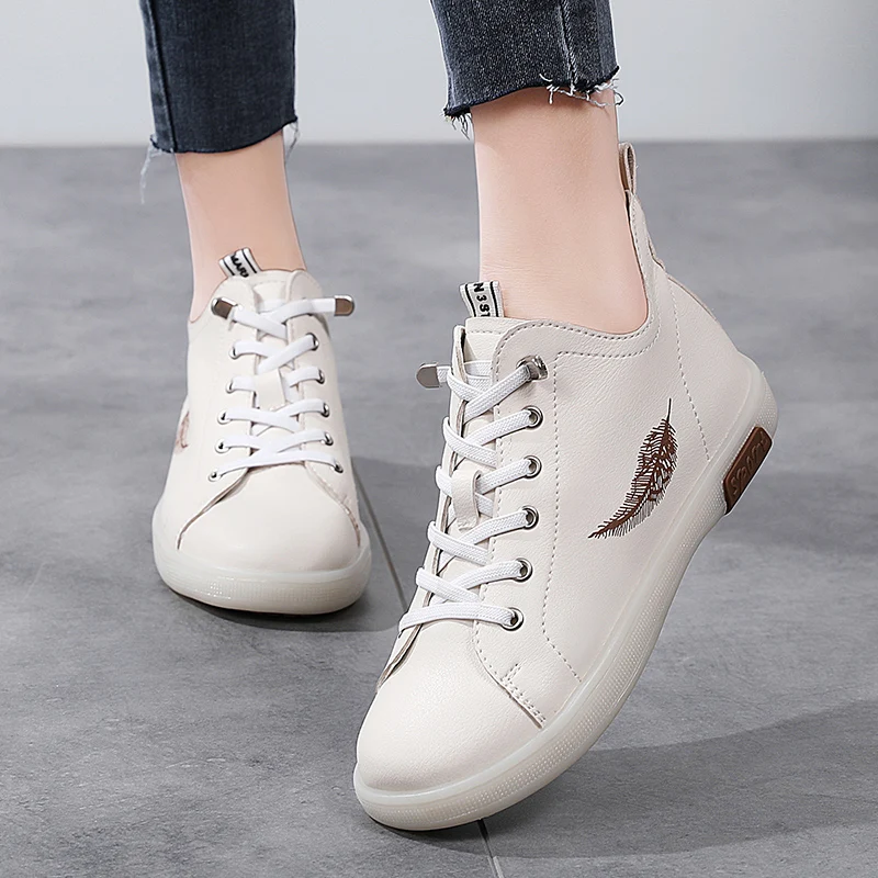 Retro British Style Versatile Women‘s Boots Leaf Pattern 2023 Spring New Soft Sole Mid Top Casual Flat Shoes