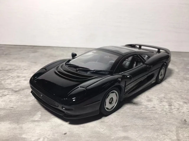 Ягуар xj220