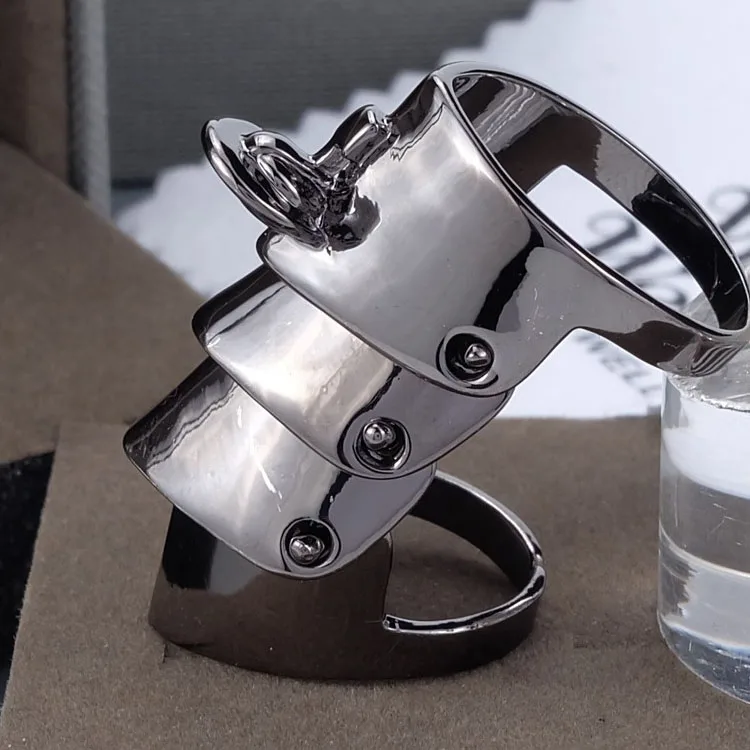 

Metal Trend Nana Oosaki Nana Same Ring Ring Finger Rings Cosplay Anime Comics Knuckle Ring Accessories Props Punk Style Jewelry