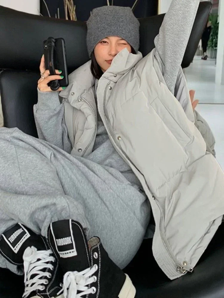 Жилет женский зимний на молнии без рукавов в стиле преппи