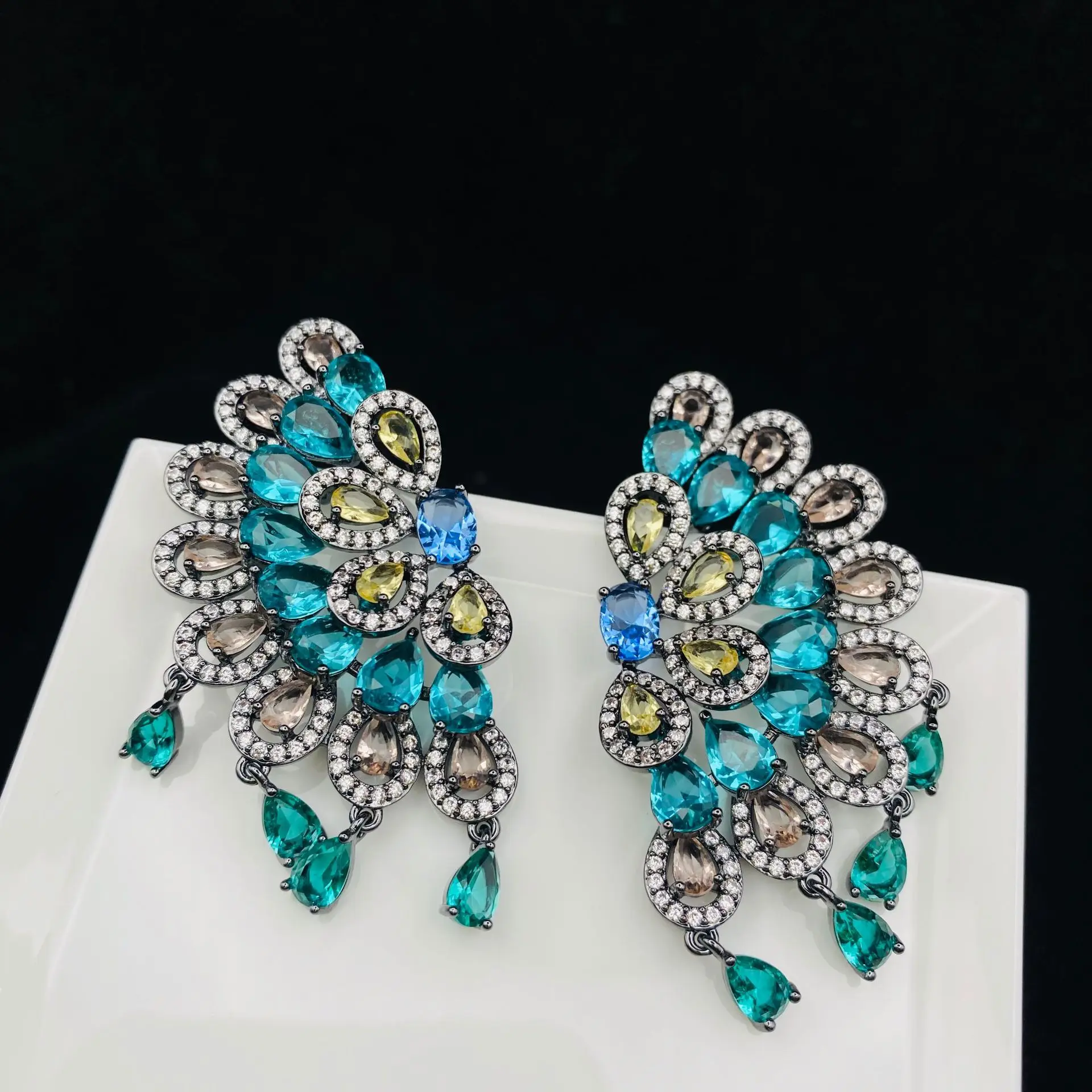 

Water Drop Cubic Zirconia Pantalla de pavo real Earrings Exquisite Attractive Elegant Evening Party Jewelry Valentine Day Gift