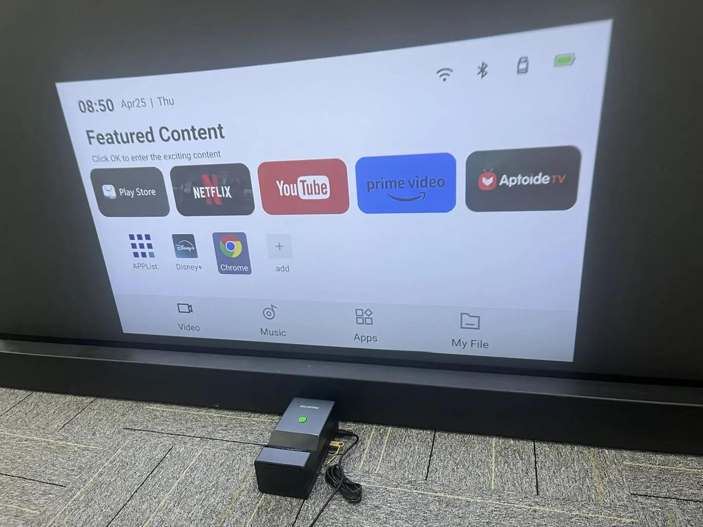 Фото [OEM/ODM] Wupro Lite One Mini Портативный домашний умный проектор Android 4K Домашний кинотеатр Ультракороткофокусный DLP видеопроектор №2