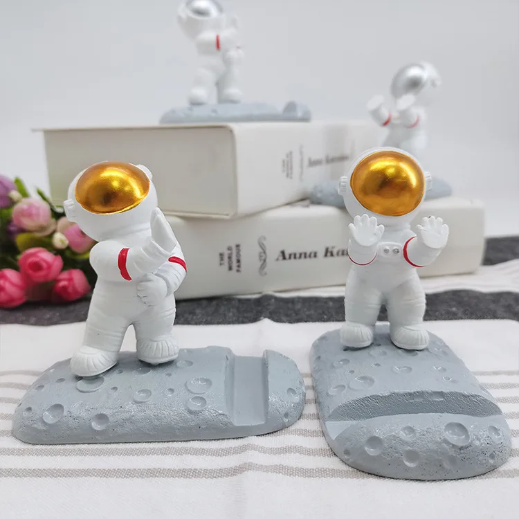 

Aeronaut Resin Space Astronaut Mobile Phone Bracket Mobile Phone Rack Craft Lazy Desktop Gift Display Rack Ornaments