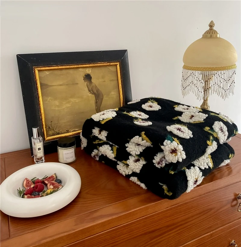 

New Product Retro Fleece Blanket Thickened Peas Fleece Blanket Single Cover Leg Napping Blanket Four Seasons Available