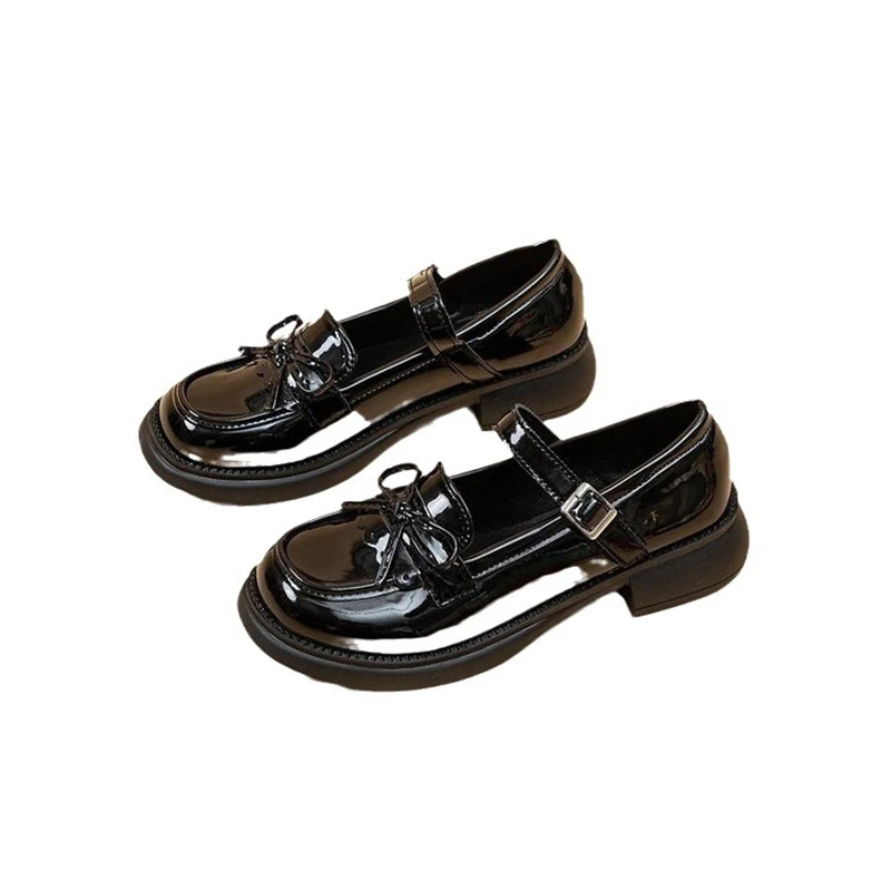 Женские туфли из ПУ кожи с круглым носком на застежке