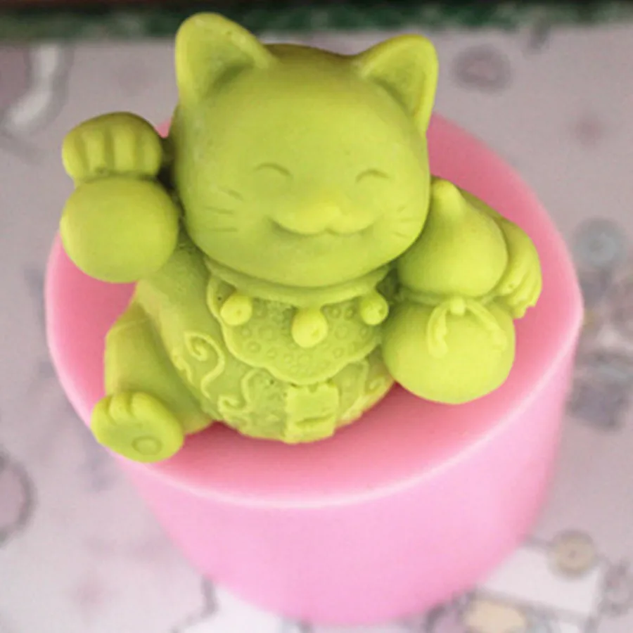 

C166 Lucky cat clay pottery mould silicone cake mold soap Mold kitchen tools