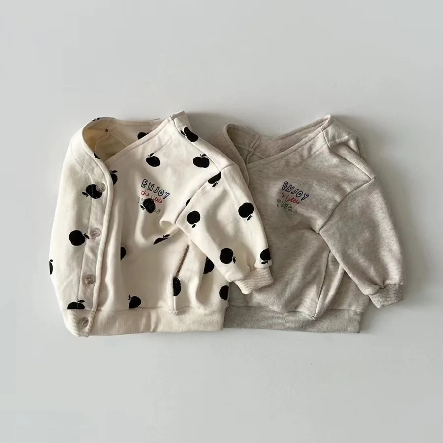 

Детский осенний простой кардиган Apple, новый модный однобортный свитшот с V-образным вырезом и надписью для девочек, хлопковые кардиганы