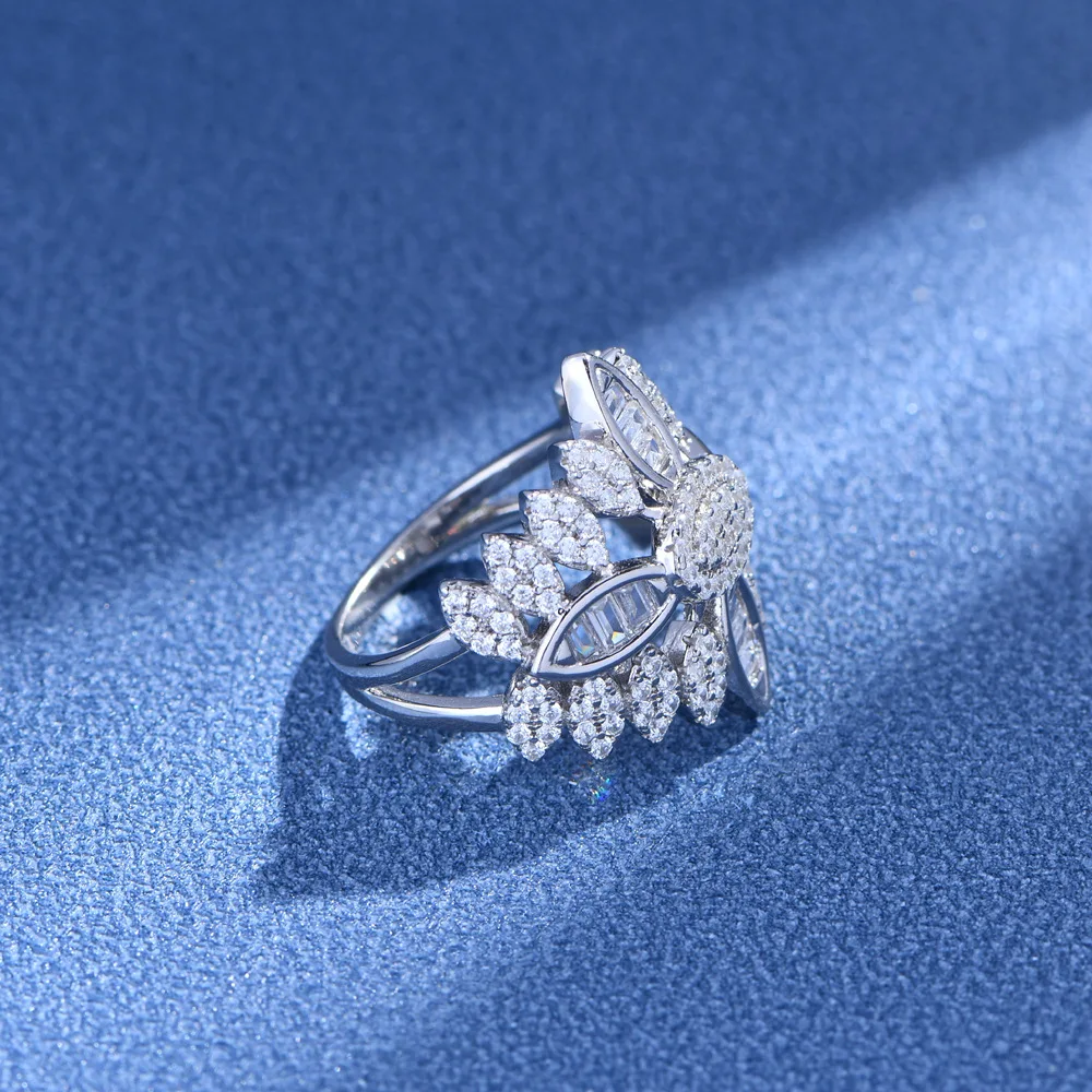 

Женское кольцо из серебра 925 пробы, с белым драгоценным камнем