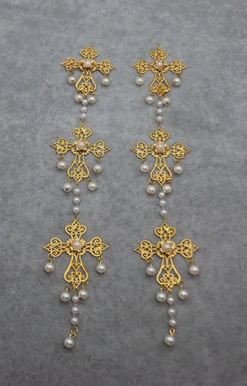 Набор для самостоятельного изготовления из бисера с кисточкой шипами корона