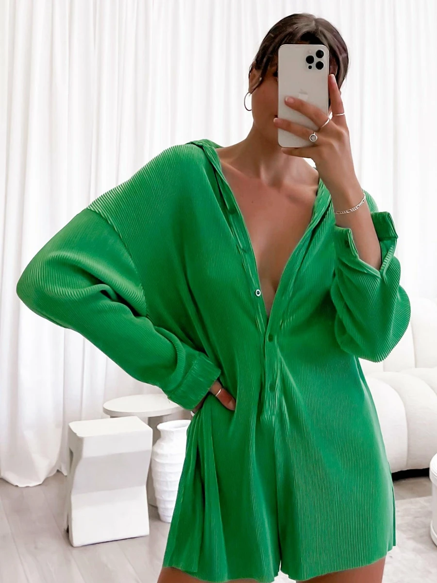 

Комбинезон женский с длинным рукавом, отложным воротником и пуговицами