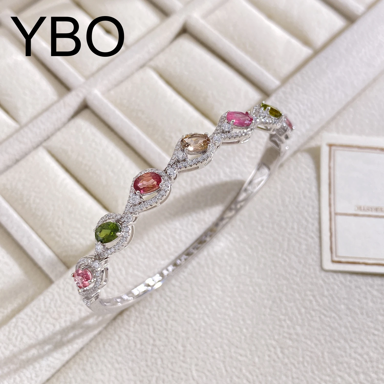 

Женский браслет из серебра 925 пробы с фианитами