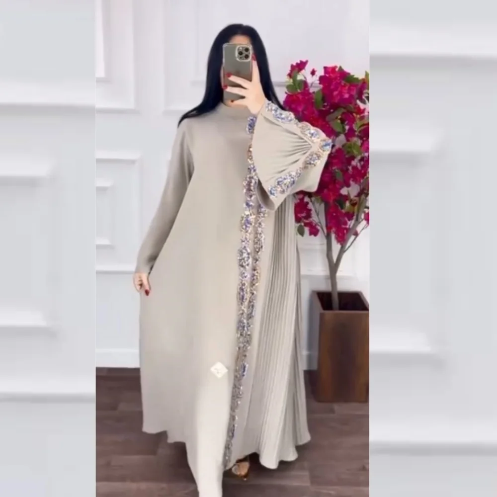 Индивидуальное трикотажное платье с драпировкой и оборками для коктейльной