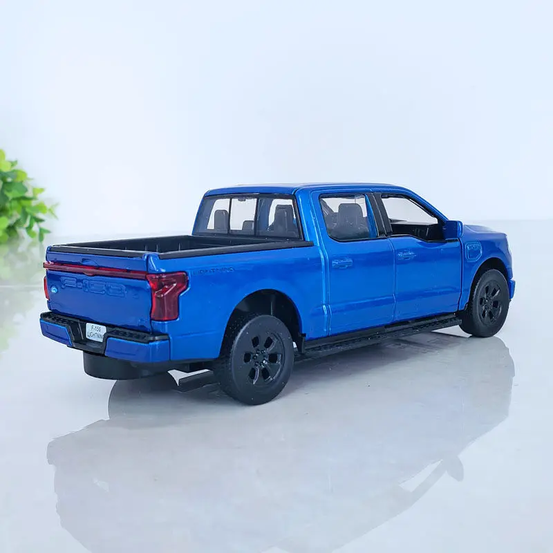 Масштабная модель автомобиля Ford F150 Lightning Platinum 2022, 1:36, литая, металлическая, со звуком и светом, игрушка для детей (art.: 3920d7c0984df) - 3920d7c0984df