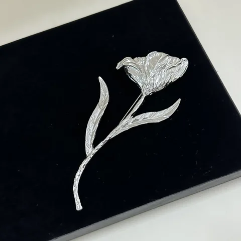 Винтажная металлическая брошь в форме листа золотого цвета