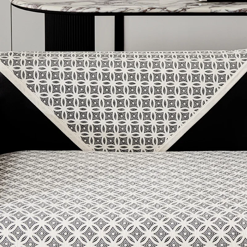 Черно-белый плотный чехол для дивана в гостиную из синели с геометрическим