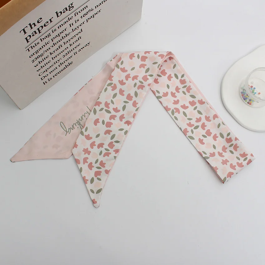 Шелковый атласный шарф с длинным бантом и цветочным принтом |