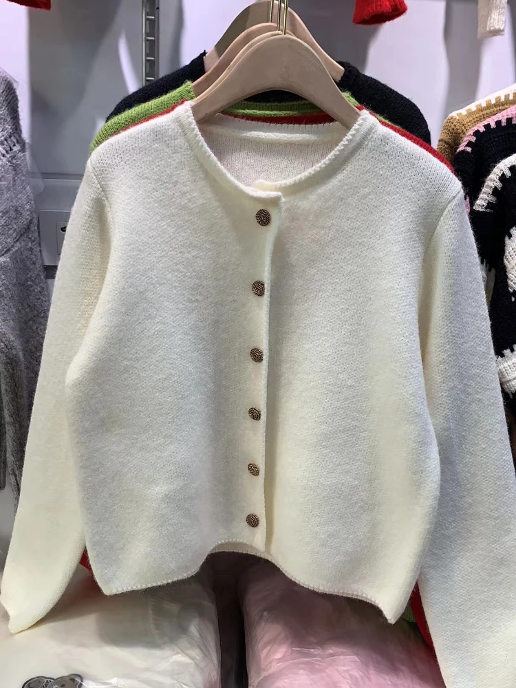 Кардиган женский с круглым вырезом на пуговицах