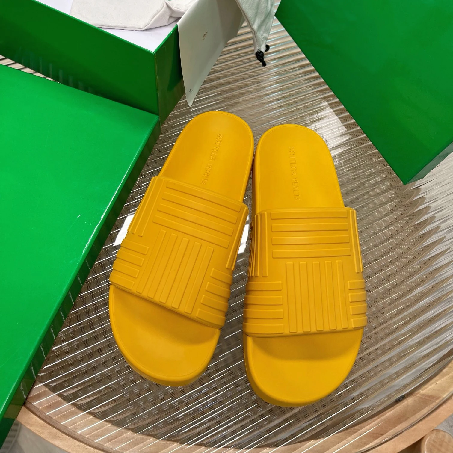 

Новинка Весна 2022, классические высококачественные Повседневные тапочки Haute Couture унисекс, роскошная упаковка, Подиумные дизайнерские цвета, ...