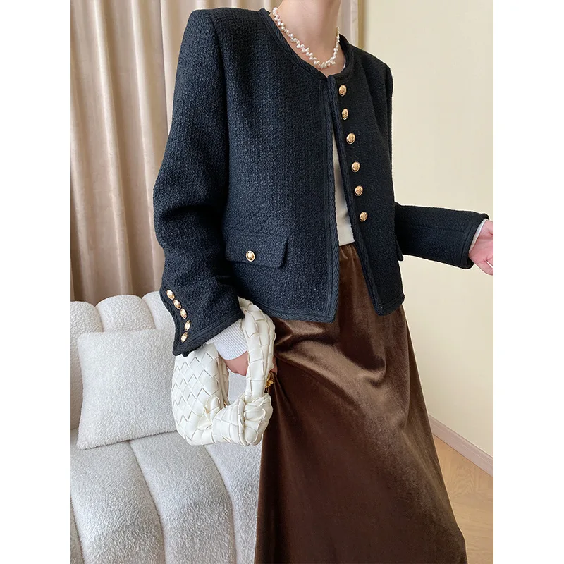 Рисунок 3 - Женский твидовый пиджак с круглым вырезом