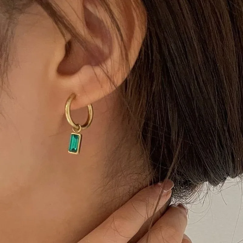 

Женские простые серьги 2023, трендовые серьги с кубическим цирконием, не выцветающие, позолоченные, из титановой стали, модные серьги для поез...