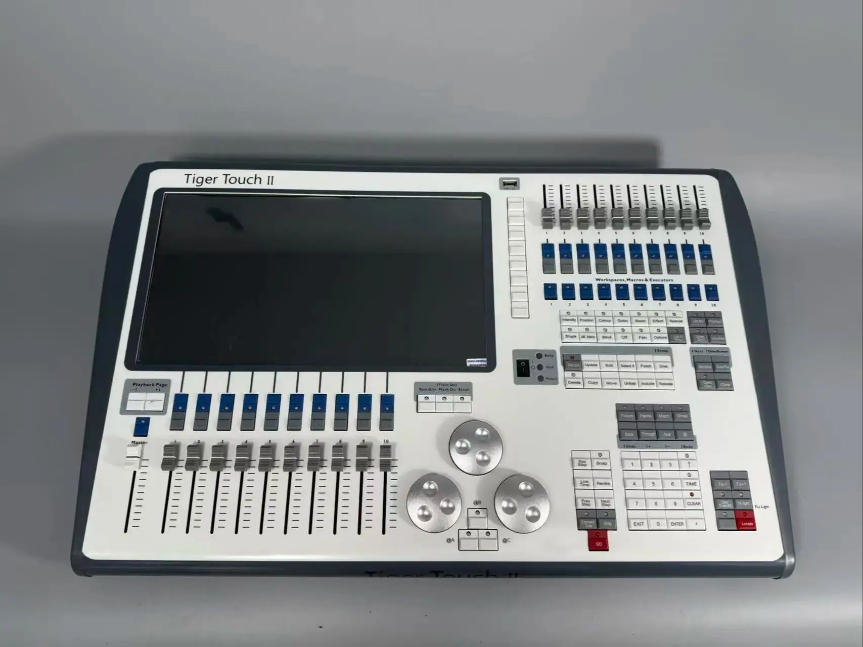 

Titan V17.1 v18.0 Tiger Touch 2 DMX512 Контроллер Disco Профессиональная DJ-консоль для движущегося головного света Сценическая стиральная машина Лазерное управление