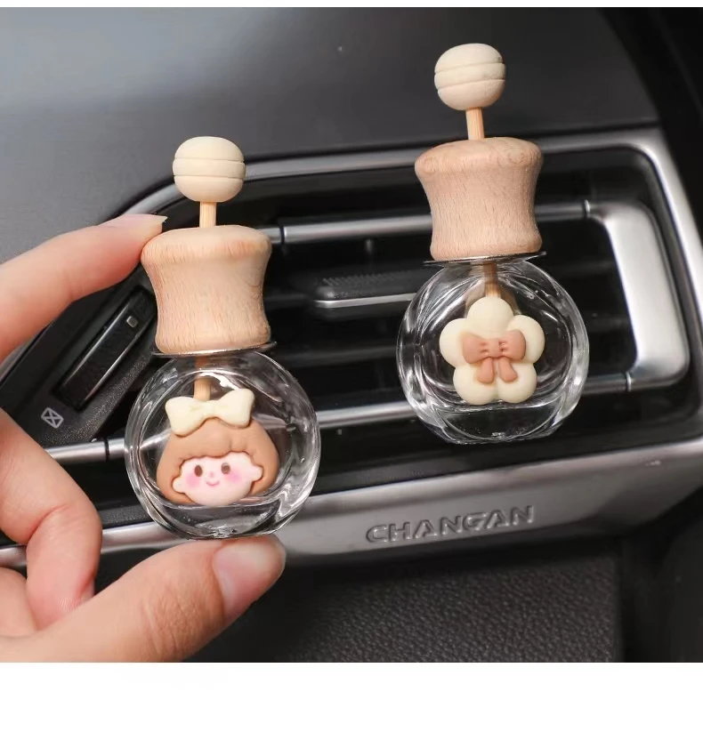 

Car universal aromatherapy perfume empty bottle sub-bottling air conditioning outlet room decoration cute cartoon car interior d