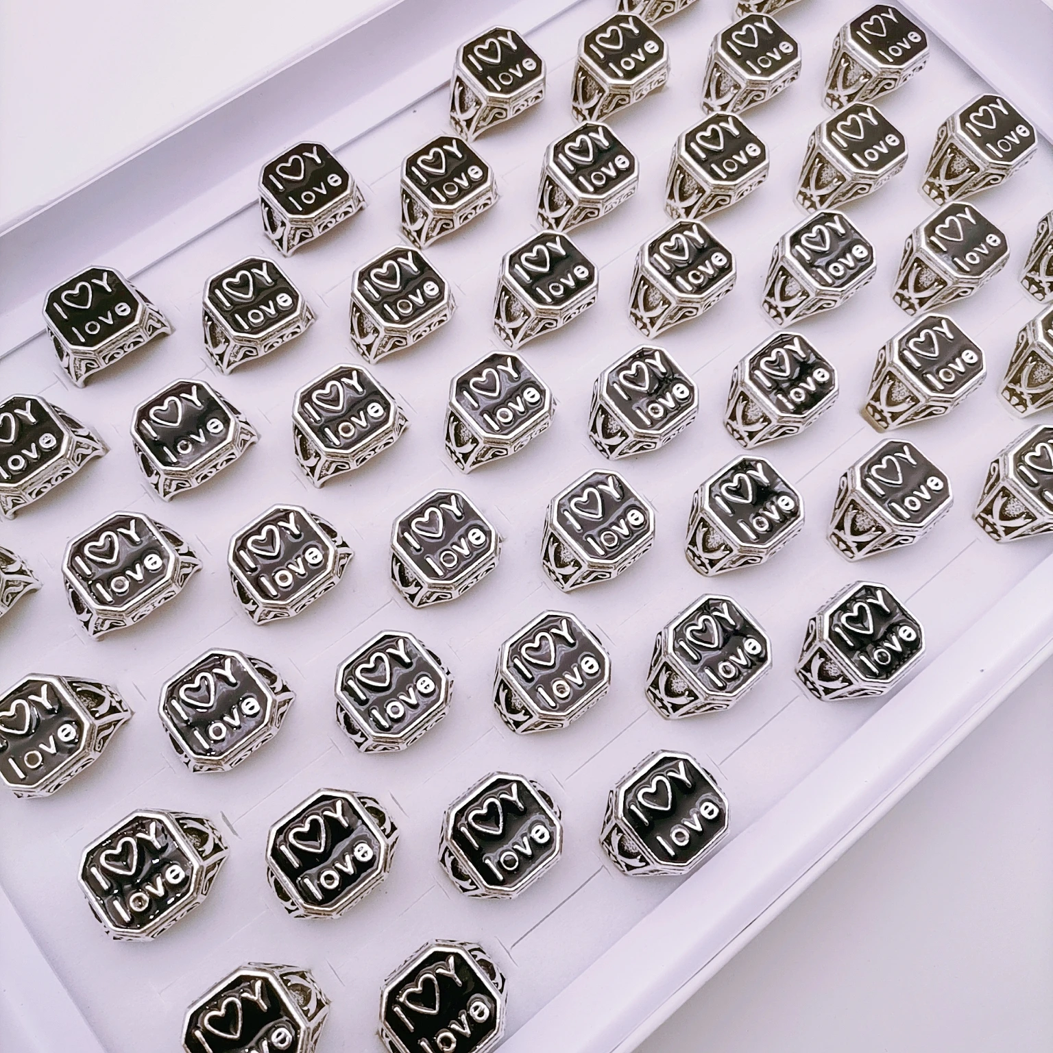 

Wholesale 20pcs Rings for Men and Women Love Vintage Antique Quality Ring Punk Gothic Accessories Wedding Party Mood Gifts