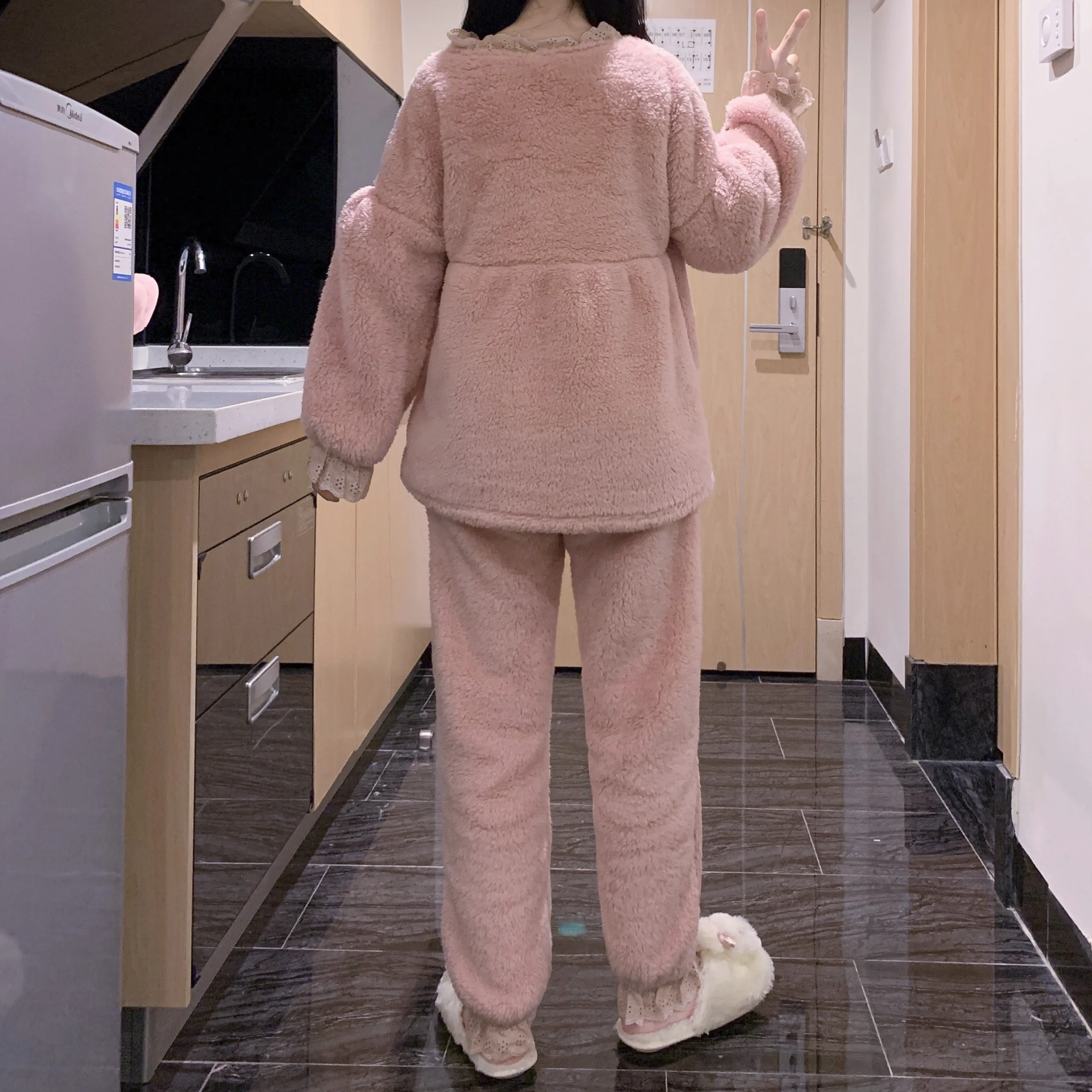 Women Pajama Sets V-neck Lace Patchwork Cute Coral Velvet Pyjamas Warm Sweet Pink Sleepwear Long Sleeve Loungewear Princess New