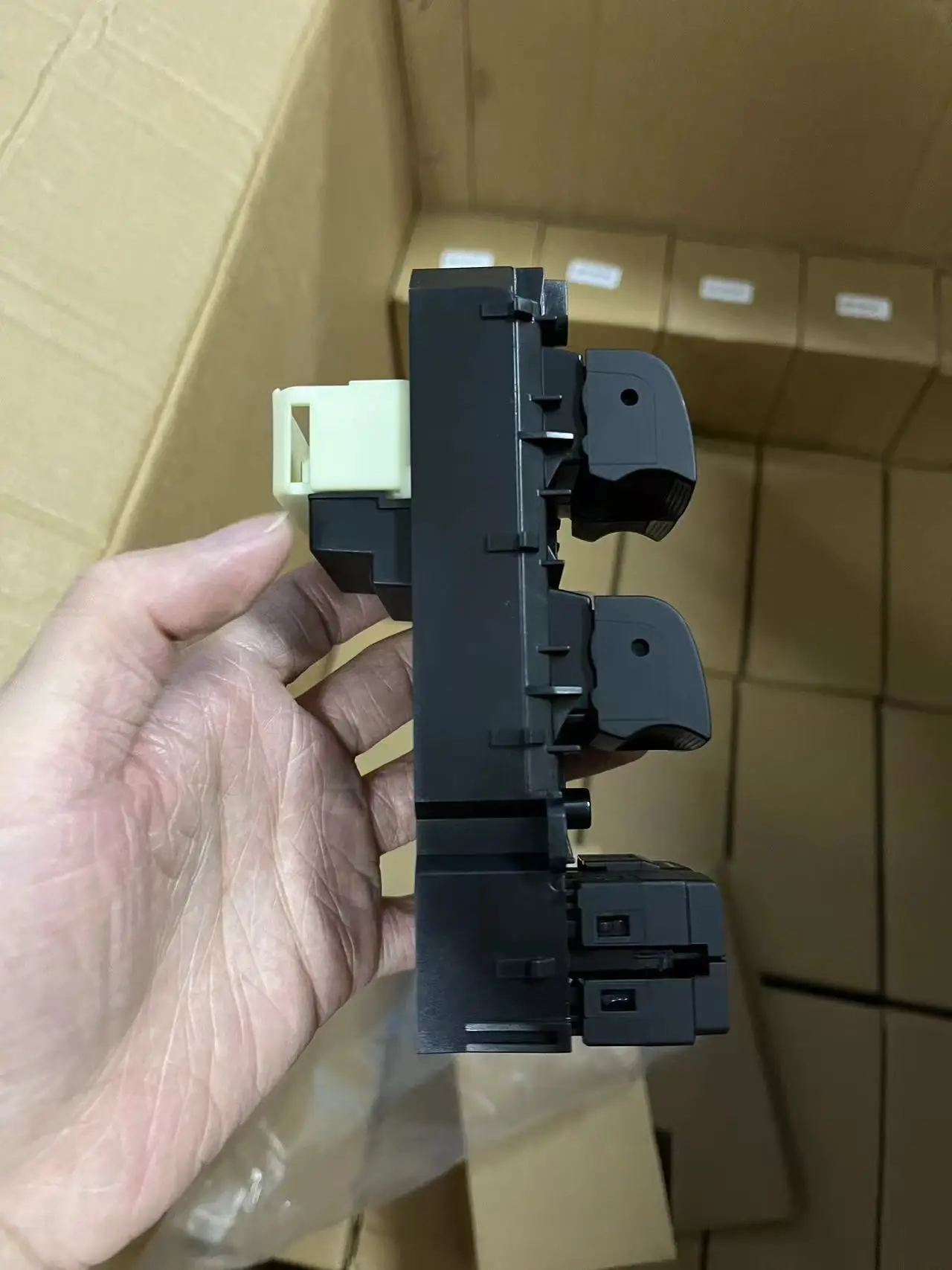 Переключатель Стеклоподъемника для игрушек-ota Hilux VIII MK8 AN120 2015-2019 84820-0K270 84820-0K260