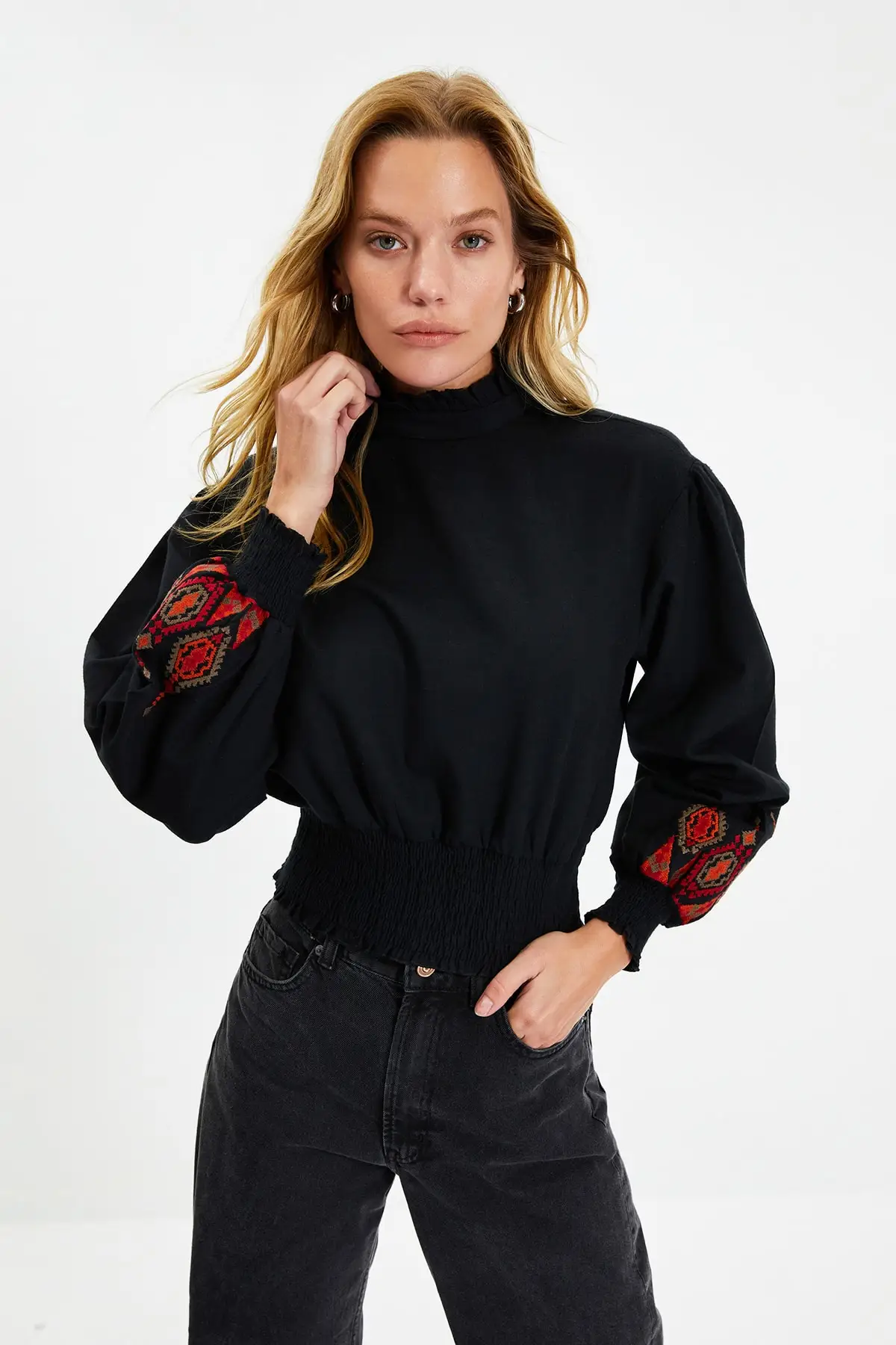 

Trendyol Handles Embroidered Blouse TWOAW22BZ0346